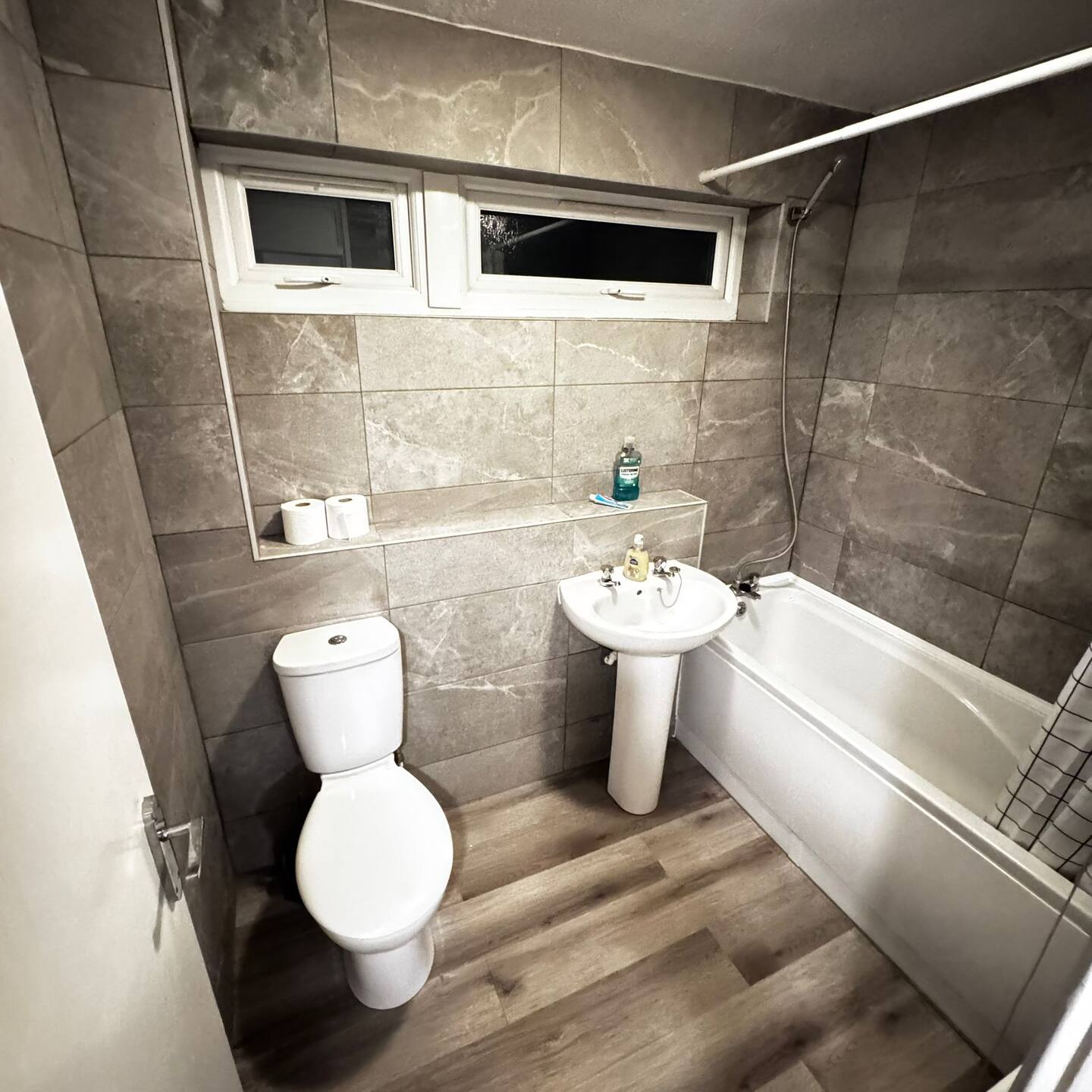 5 Bedrooms House in Whitehall Lane photo 3